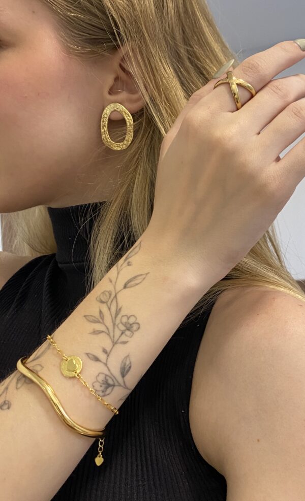 Brinco Trabalhado Martelado em Ouro