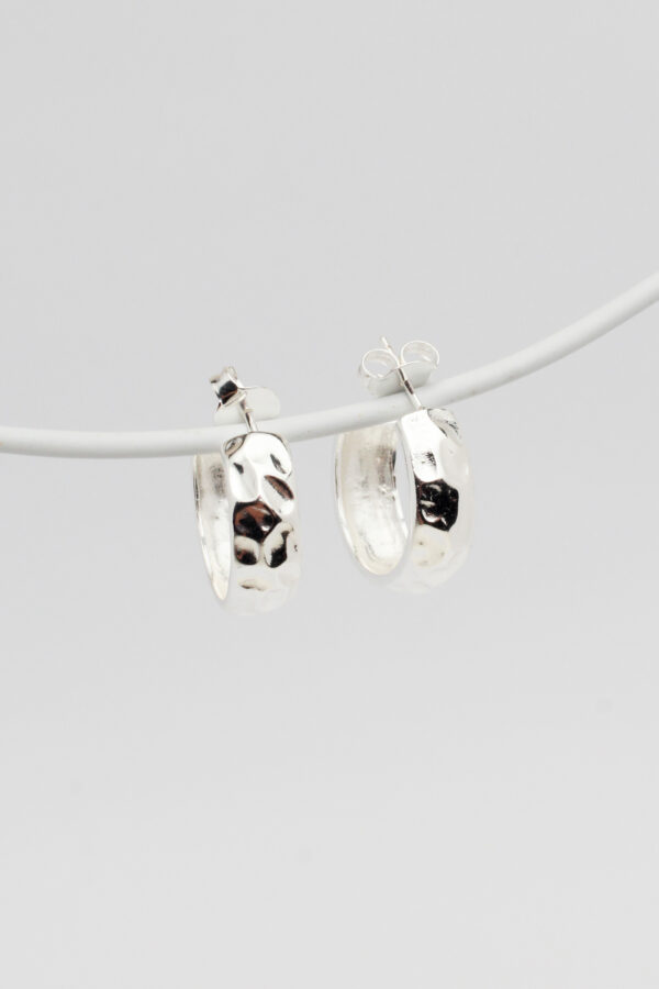 Argola M Trabalho Martelado em Prata