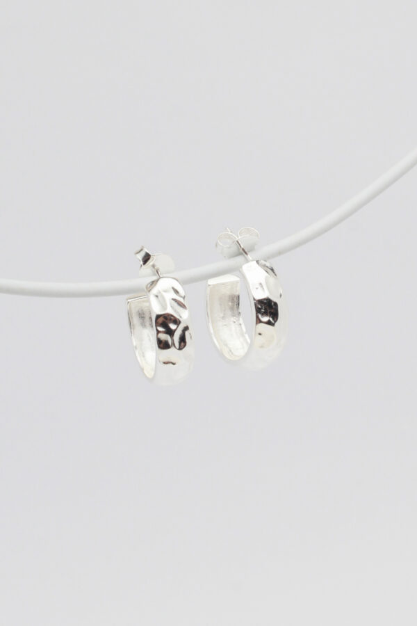 Argola M Trabalho Martelado em Prata