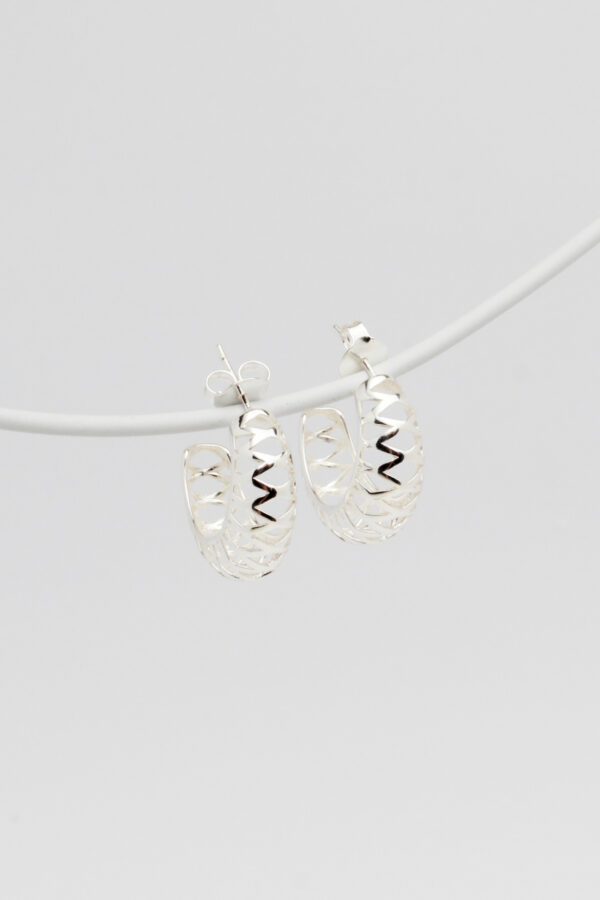 Argola G com Trabalhado Vazado em Prata