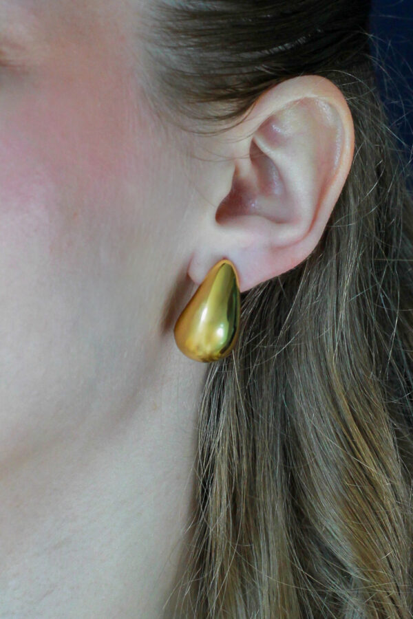 15357200782-7.jpg Brinco Gota Liso em Ouro