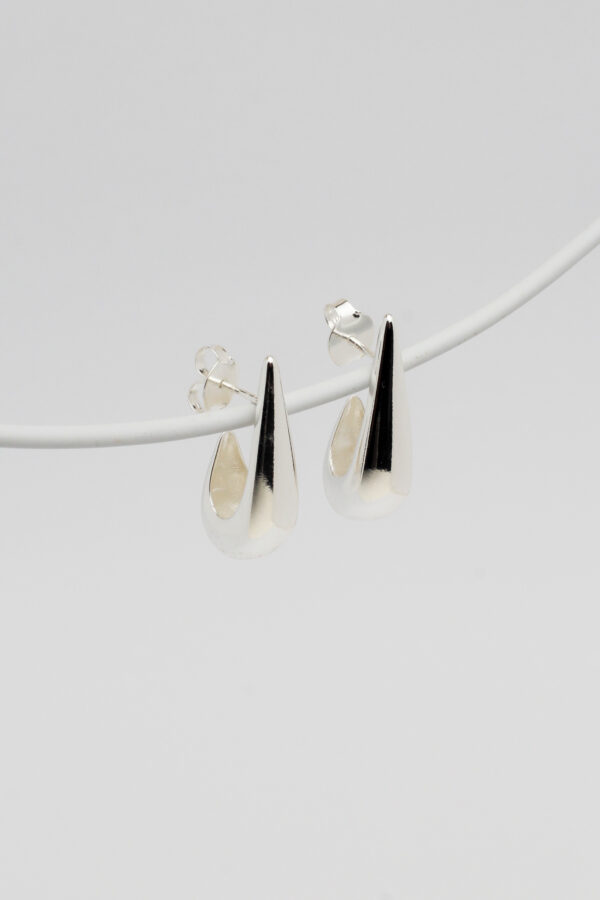 Brinco Gota Alongada Lisa em Prata