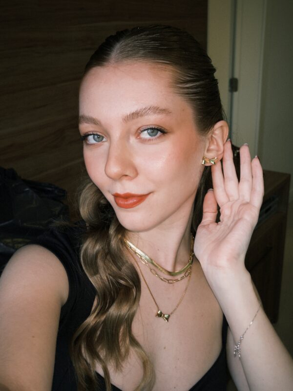 Brinco Laço P em Ouro