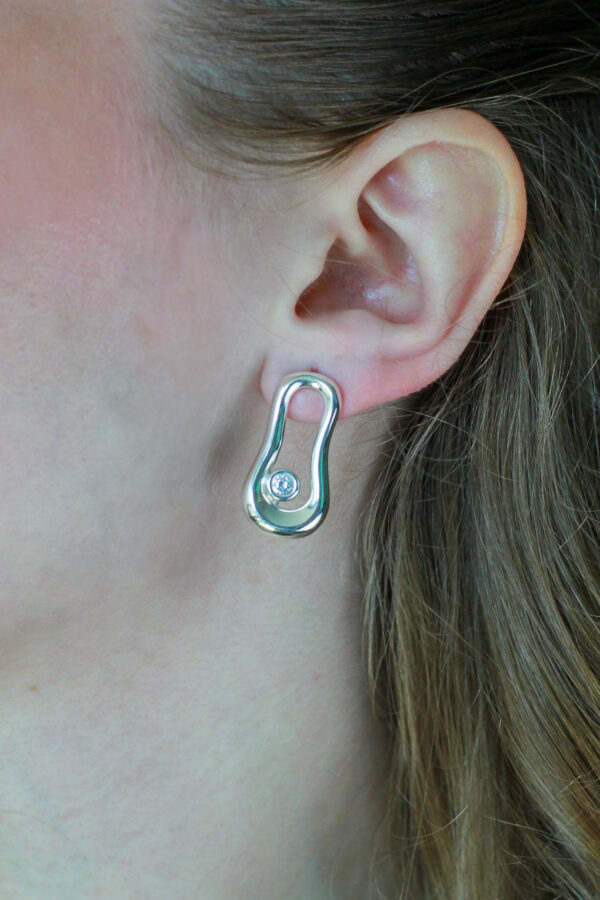 Brinco Orgânico com Zircônia em Prata