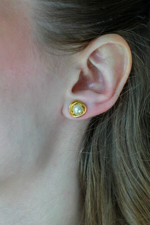 15359001949-19.jpg Brinco Ninho Pérola em Ouro