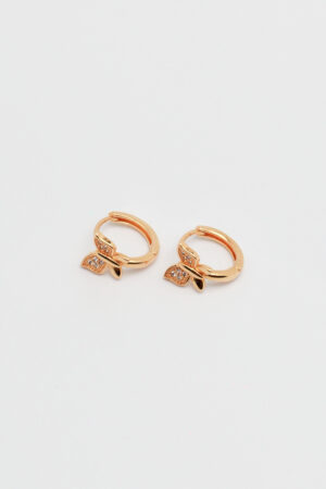 Argola Borboleta Cravejada em Ouro