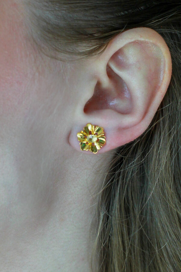 15359514319-39.jpg Brinco Flor em Ouro